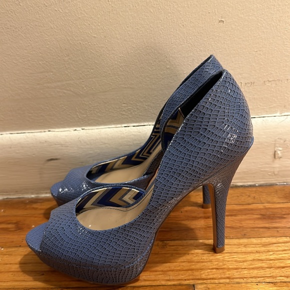 FERGALICIOUS PUMPS - Picture 3 of 4